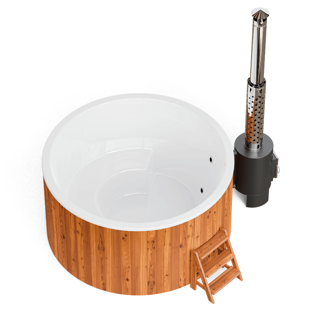 Bain nordique Family 220 Hot Tub avec habillage en bois thermo-traité, poêle externe noir et escalier d'accès 3 marches.
