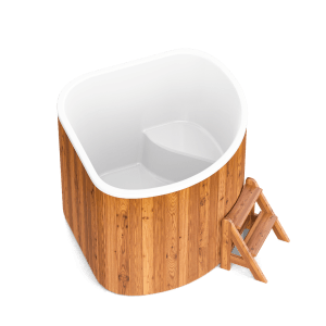 Bain nordique d'angle Corner 160 de PolarSpa avec cuve blanche et habillage bois, idéal pour optimiser l'espace.