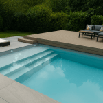 Choisir une piscine coque XL à fond incliné : Le luxe et le confort pour votre jardin