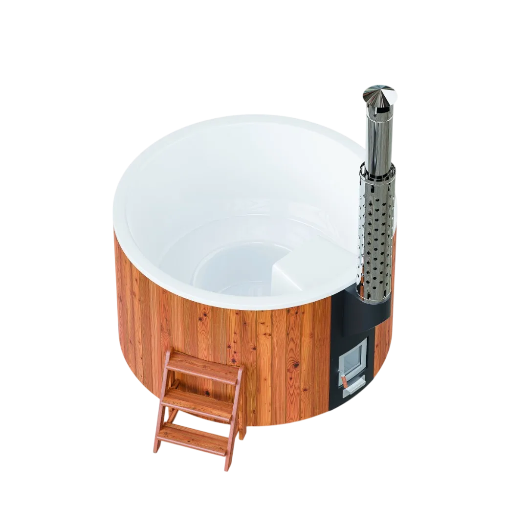 Vue de trois-quarts dessus du bain nordique Elite 180 montrant la profondeur de la cuve blanche et l'habillage en bois thermotraité.