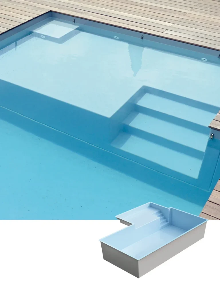 Installation d'une piscine coque Port-Pin personnalisable avec escalier au choix dans un jardin.